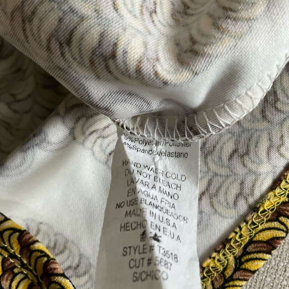 PALAZZO Ruffle Layer Top - Picture 6 of 6